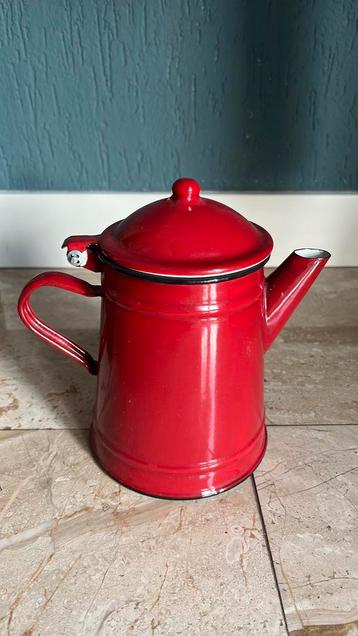 Emaille theepot beschikbaar voor biedingen