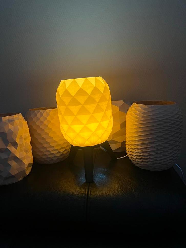 Moderne Bureaulamp/Tafellamp met LED-puk & Verschillende Kap, Huis en Inrichting, Lampen | Tafellampen, Nieuw, Minder dan 50 cm