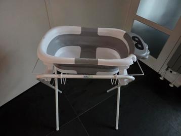 Complete babybad met kussentje beschikbaar voor biedingen