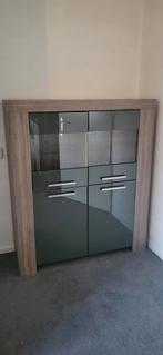 Moderne vitrinekast eiken-grijs met glasdeuren – als nieuw!, Ophalen, Met deur(en), 50 tot 100 cm, Zo goed als nieuw