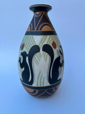 Schiterende Art Deco vaas beschikbaar voor biedingen
