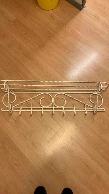 Smeedijzeren kapstok beschikbaar voor biedingen