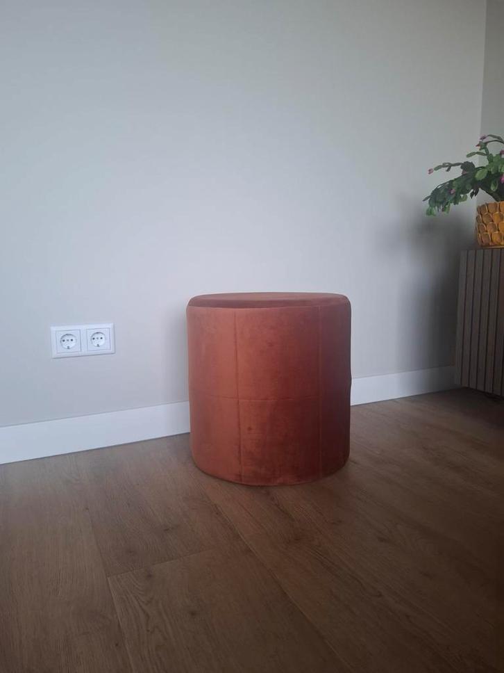 Roestkleurige poef Kwantum, Huis en Inrichting, Banken | Voetenbanken en Poefen, Zo goed als nieuw, Minder dan 50 cm, Minder dan 50 cm