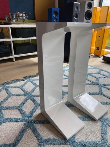 Norstone Arken Stand, hoogglans wit beschikbaar voor biedingen