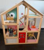 HEMA Groot Houten Poppenhuis + 4 Extra Huisjes, Ophalen of Verzenden, Zo goed als nieuw, Poppenhuis