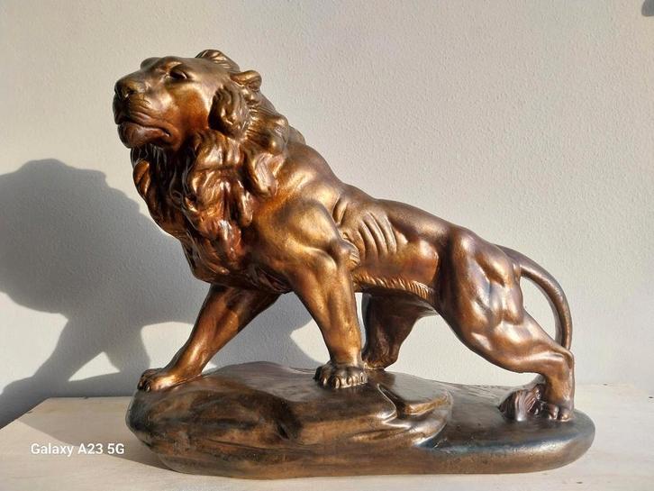 Antiek gipsen leeuwenbeeld bronslook – begin 20e eeuw, Antiek en Kunst, Kunst | Beelden en Houtsnijwerken, Ophalen
