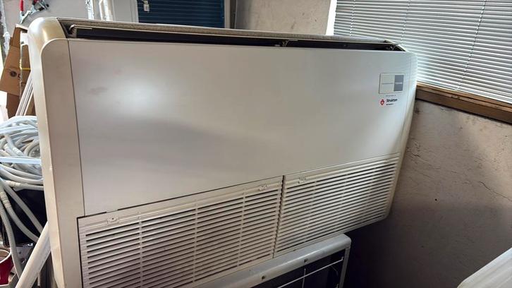 Toshiba 8 kw onderbouw airco gebruikt, Witgoed en Apparatuur, Airco's, Zo goed als nieuw, Tafel- of Grondventilator, Minder dan 60 m³