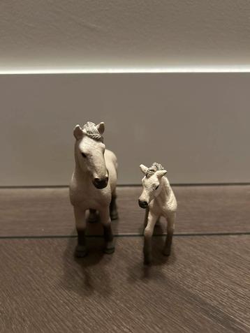 Scleich Ijslander merrie en veulen 42430 beschikbaar voor biedingen