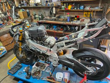 Aprilia rsv 1000 gen 1 onderdelen zie adv voor prijzen  beschikbaar voor biedingen