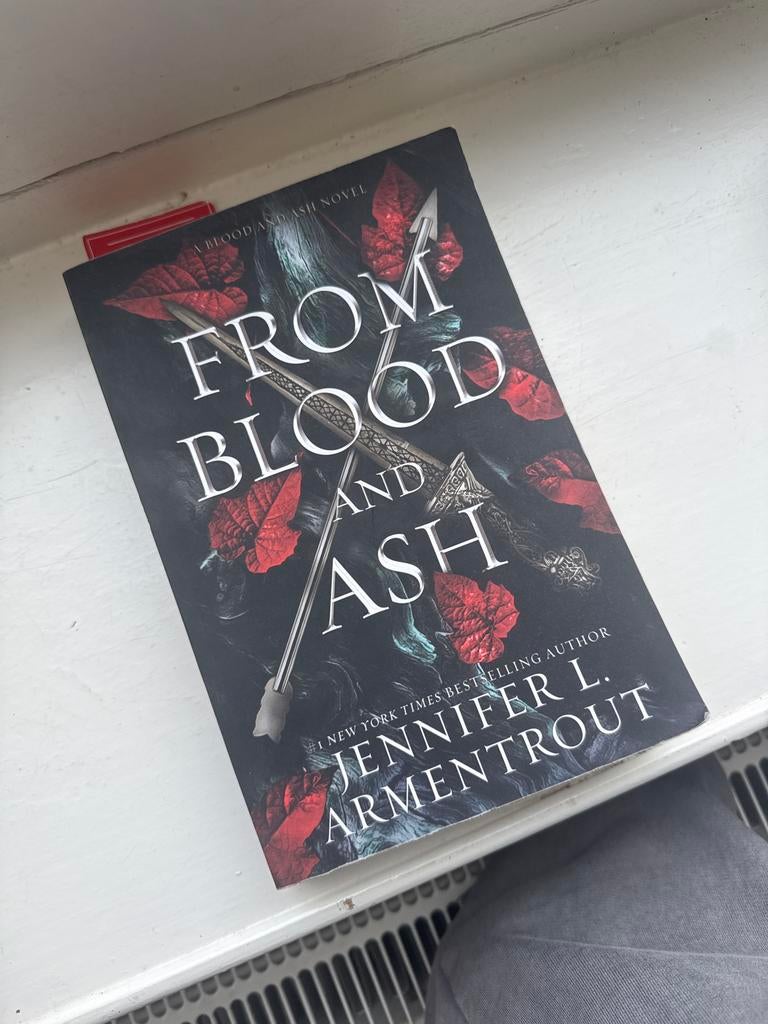 From Blood and Ash - Jennifer L. Armentrout, Ophalen of Verzenden, Gelezen, Jennifer L. Armentrout