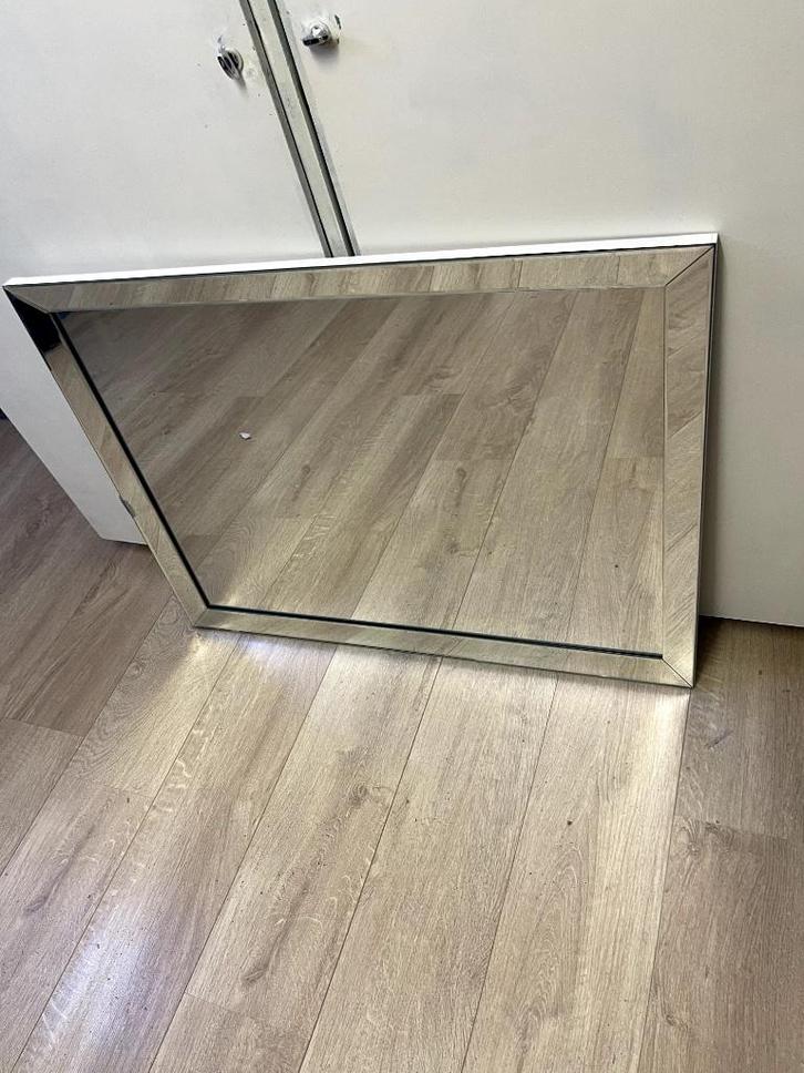 Set van 2 moderne spiegels – strak design €10,- per stuk!, Huis en Inrichting, Woonaccessoires | Spiegels, Zo goed als nieuw, 75 tot 100 cm