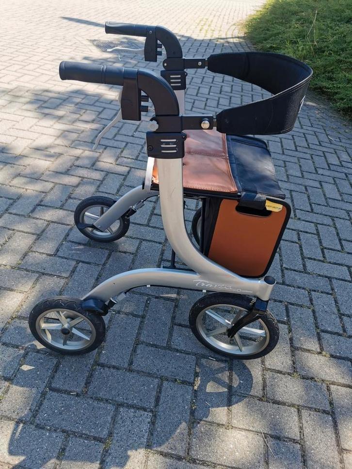 Prachtige Travixx Deluxe rollator maat M, Diversen, Rollators, Zo goed als nieuw, Lichtgewicht, Opvouwbaar, Ophalen of Verzenden