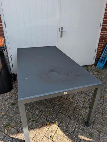 Tafel met glasplaat, GRATIS beschikbaar voor biedingen