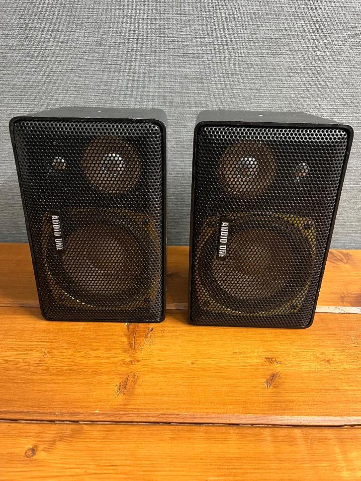 Audio One Tiny Macho aluminium luidsprekers boxen speakers, Audio, Tv en Foto, Luidsprekers, Gebruikt, Front, Rear of Stereo speakers