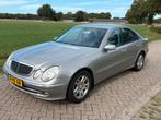 Mercedes-Benz E-Klasse 2.6 E240 Sedan AUT 2005 Grijs, Auto's, Automaat, Achterwielaandrijving, 2597 cc, 1505 kg