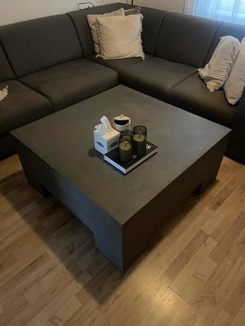 Salontafel beschikbaar voor biedingen