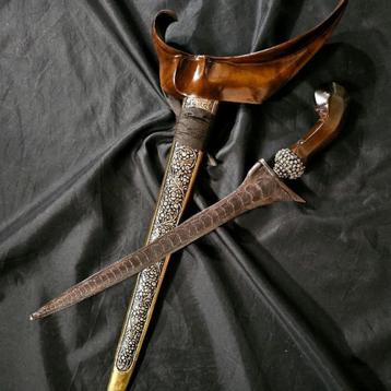 Antieke Kris Brojol Pamor Suratman Ketip Ladrang Solo KNM87 beschikbaar voor biedingen