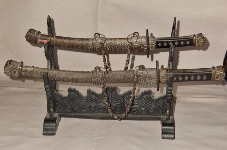 Miniatuur Samurai Zwaarden Set met Standaard, Antiek en Kunst, Antiek | Overige Antiek, Ophalen of Verzenden