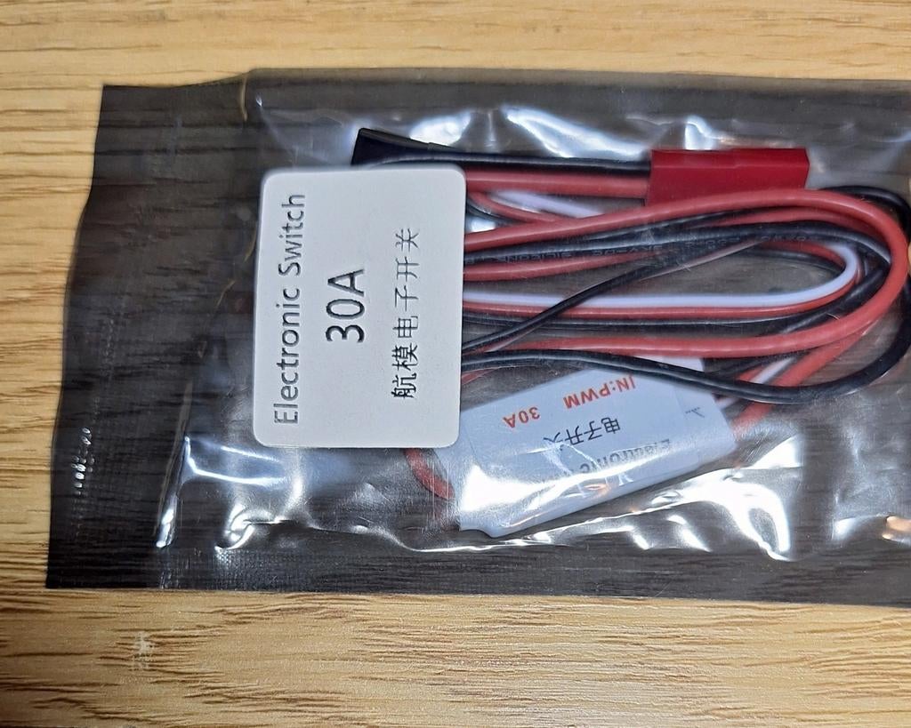 RC Schakelaar 30A voor Radiografisch Bestuurbare Voertuigen, Hobby en Vrije tijd, Modelbouw | Overige, Nieuw, Ophalen