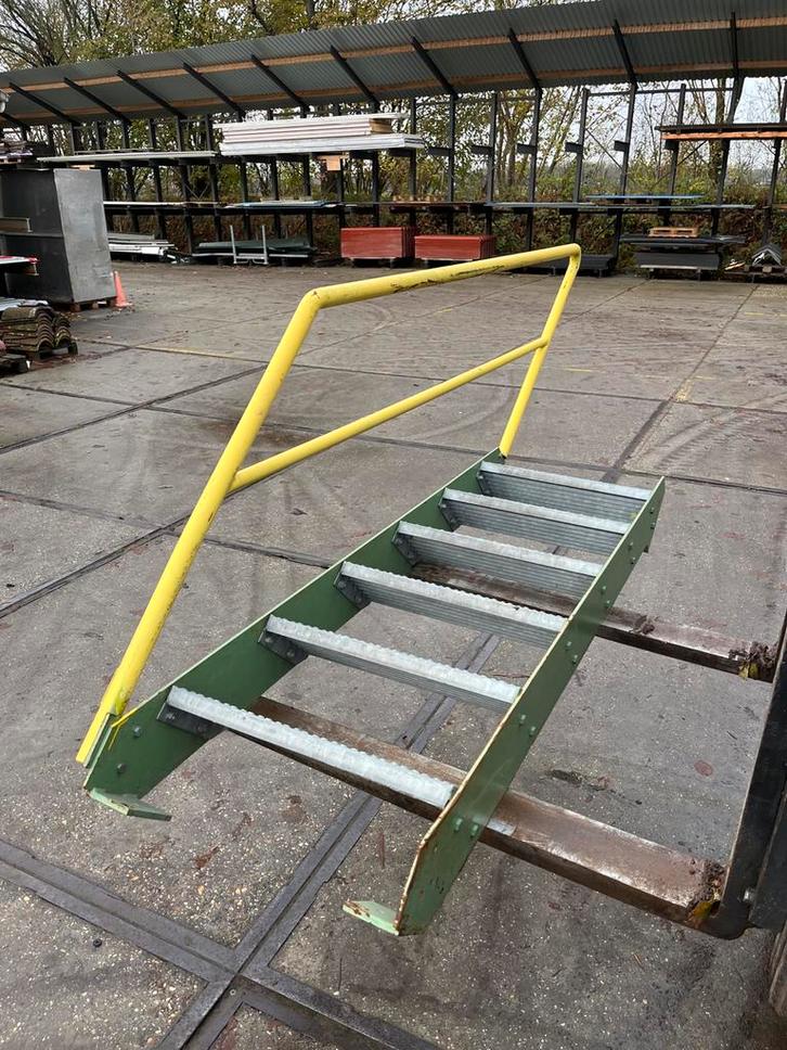 Gebruikte stalen trap, Doe-het-zelf en Verbouw, Ladders en Trappen, Zo goed als nieuw, Trap, Minder dan 2 meter, Ophalen