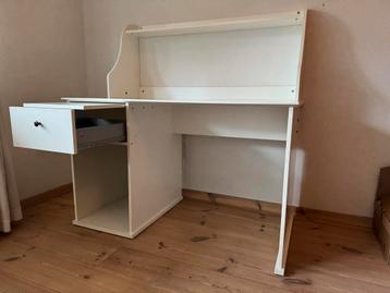 Bureau met gratis stoel