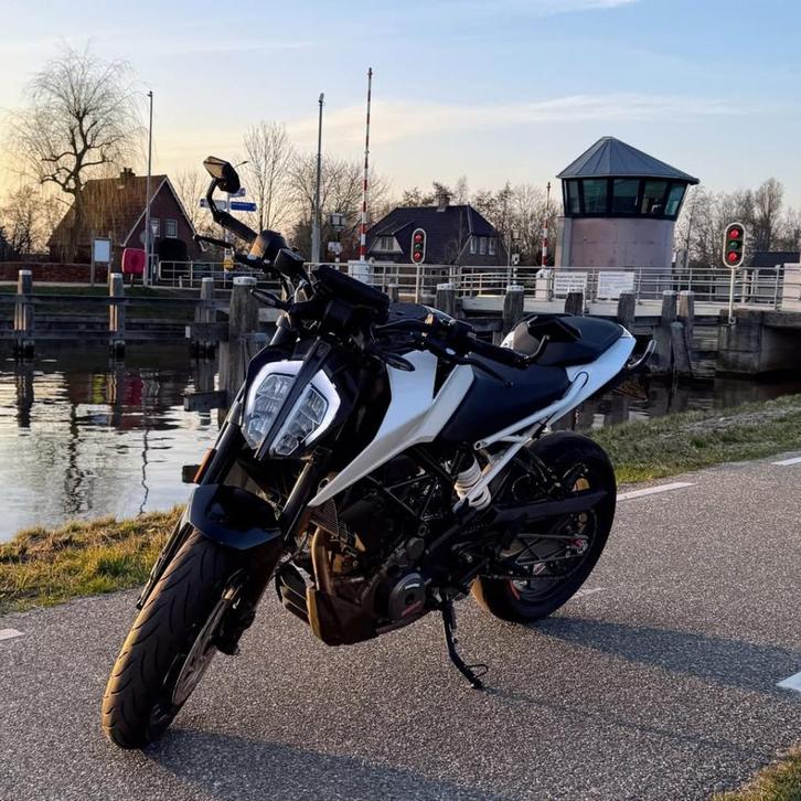 KTM Duke 390 | 2022 | A2 | veel accessoires!, Motoren, Motoren | KTM, Particulier, Naked bike, 12 t/m 35 kW, 1 cilinder, Minimaal motorrijbewijs A2