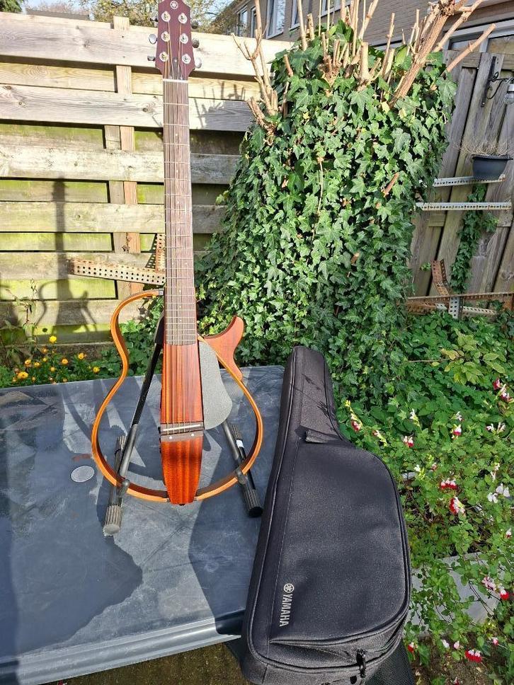 Yamaha SLG200S NT Silent gitaar, Muziek en Instrumenten, Snaarinstrumenten | Gitaren | Elektrisch, Zo goed als nieuw, Hollow body