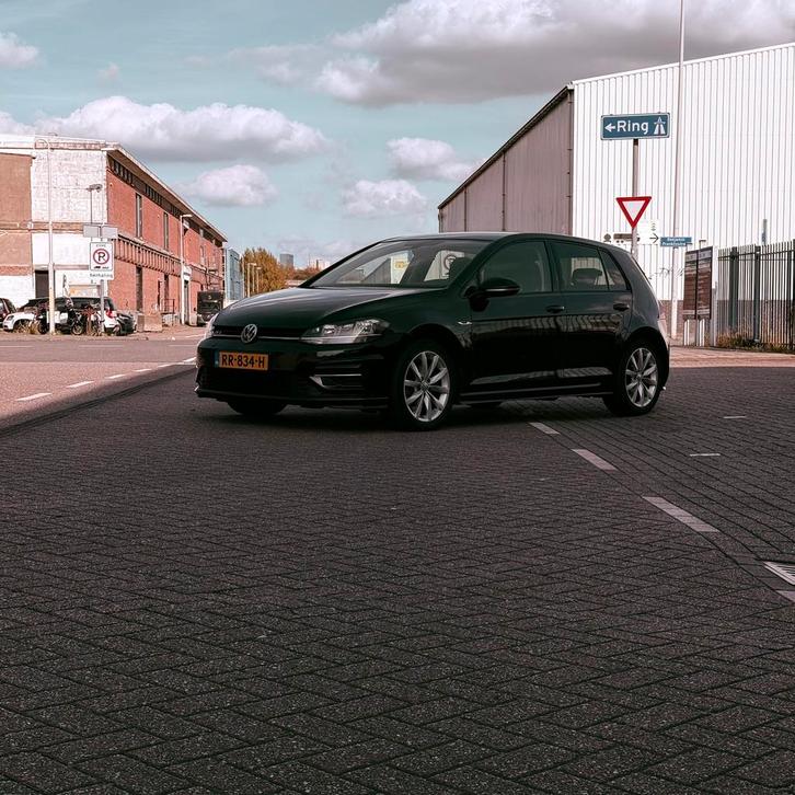 Volkswagen Golf 1.0 TSI 110pk 7-DSG 5D 2018 Zwart R-Line, Auto's, Volkswagen, Particulier, Golf, ABS, Achteruitrijcamera, Adaptieve lichten