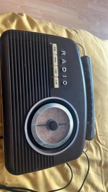 Vintage look radio, voor op camping, in de tuin. beschikbaar voor biedingen