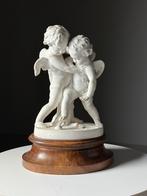 Biscuit Porseleinen beeld van 2 Putti’s, Ophalen, Zo goed als nieuw, Mens