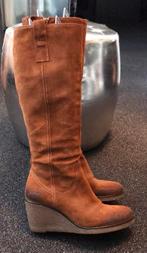 Mooie suede laarzen met sleehak mt 36, Ophalen of Verzenden, Zo goed als nieuw, Bruin, Hoge laarzen