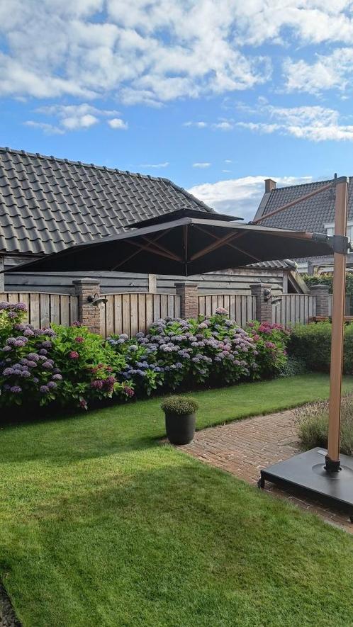 Zweefparasol 300x300cm, Tuin en Terras, Parasols, Gebruikt, Zweefparasol, 2 tot 3 meter, Kantelbaar, Verstelbaar, Waterdicht, Ophalen