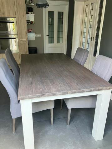 Eettafel en 4 stoelen Henders en Hazel. beschikbaar voor biedingen