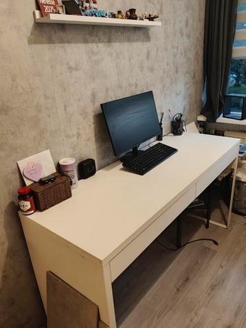 Gebruikt Bureau - Prima Staat beschikbaar voor biedingen