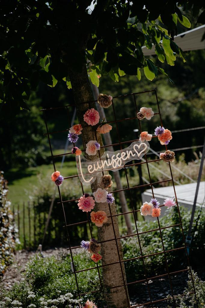 Welkomsbord/Versieringsbord met bloemen, Hobby en Vrije tijd, Feestartikelen, Zo goed als nieuw, Versiering, Geboorte of Huwelijk