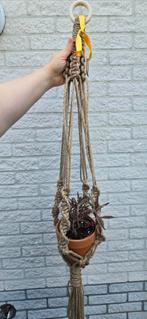 Zelfgemaakte macramé plantenhanger, Huis en Inrichting, Kamerplanten, Ophalen of Verzenden, Overige soorten