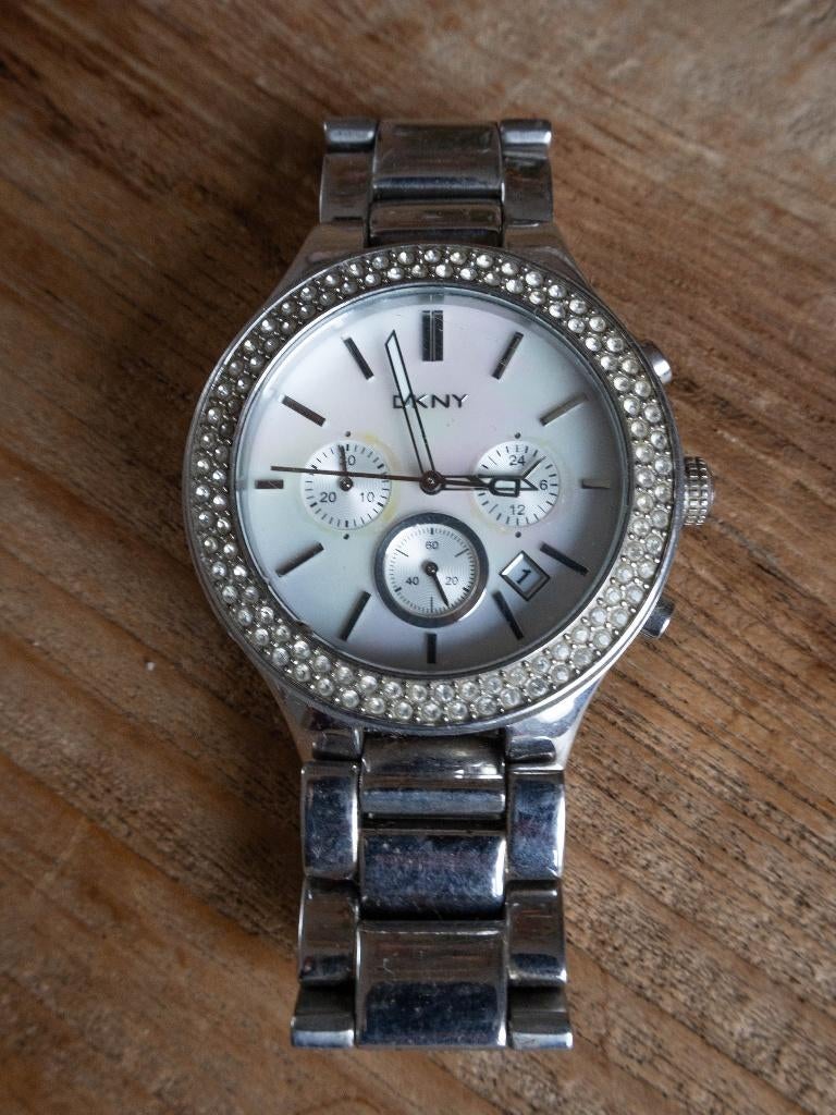 DKNY Horloge met parelmoer wijzerplaat, Sieraden, Tassen en Uiterlijk, Horloges | Dames, Ophalen, Staal, Gebruikt, Staal