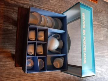 Porcelein Kinderservies beschikbaar voor biedingen