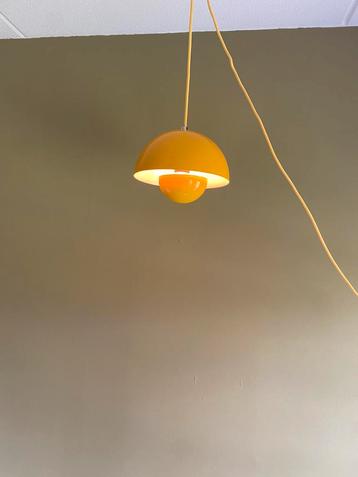 Flowerpot lamp, oker geel beschikbaar voor biedingen