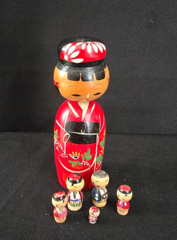 Leuke vintage Kokeshi poppetjes, familie, mama Kokeshi:12 cm beschikbaar voor biedingen
