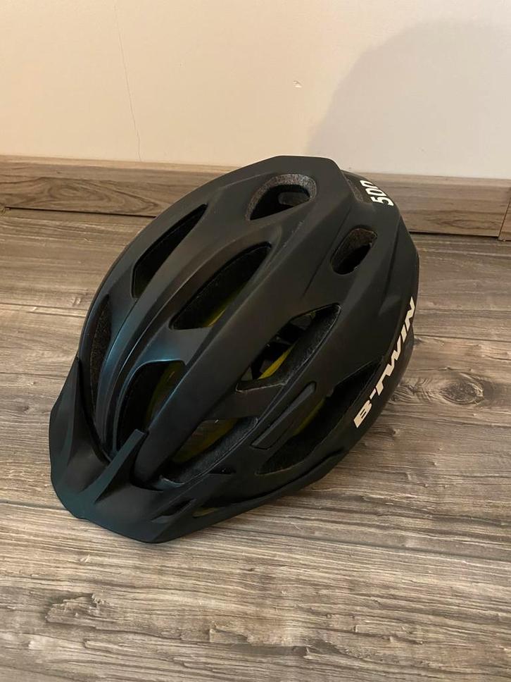B-twin mtb mountainbike fiets helm, Fietsen en Brommers, Fietsaccessoires | Fietshelmen, Zo goed als nieuw, Heer of Dame, Ophalen of Verzenden