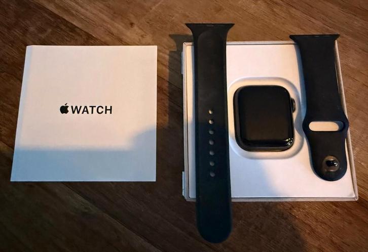 Apple Watch series 6 40mm aluminium (zwart) kast, Sieraden, Tassen en Uiterlijk, Smartwatches, Nieuw, iOS, Zwart, Afstand, Calorieverbanding
