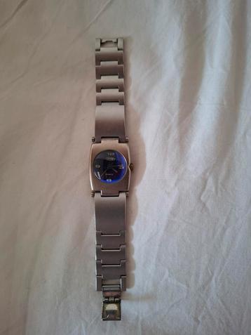 Dameshorloge NOW staal met paarse plaat, net nieuwe batterij beschikbaar voor biedingen