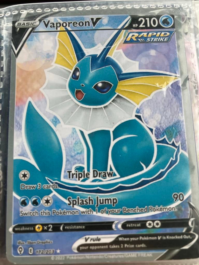 Vaporeon V - Rapid Strike - Pokémon Kaart, Ophalen of Verzenden, Zo goed als nieuw, Losse kaart