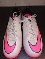Nike mercurial voetbalschoenen grijs roze als nieuw maat 45, Ophalen of Verzenden, Zo goed als nieuw, Nike, Sportschoenen
