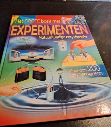 Het grote boek met experimenten beschikbaar voor biedingen