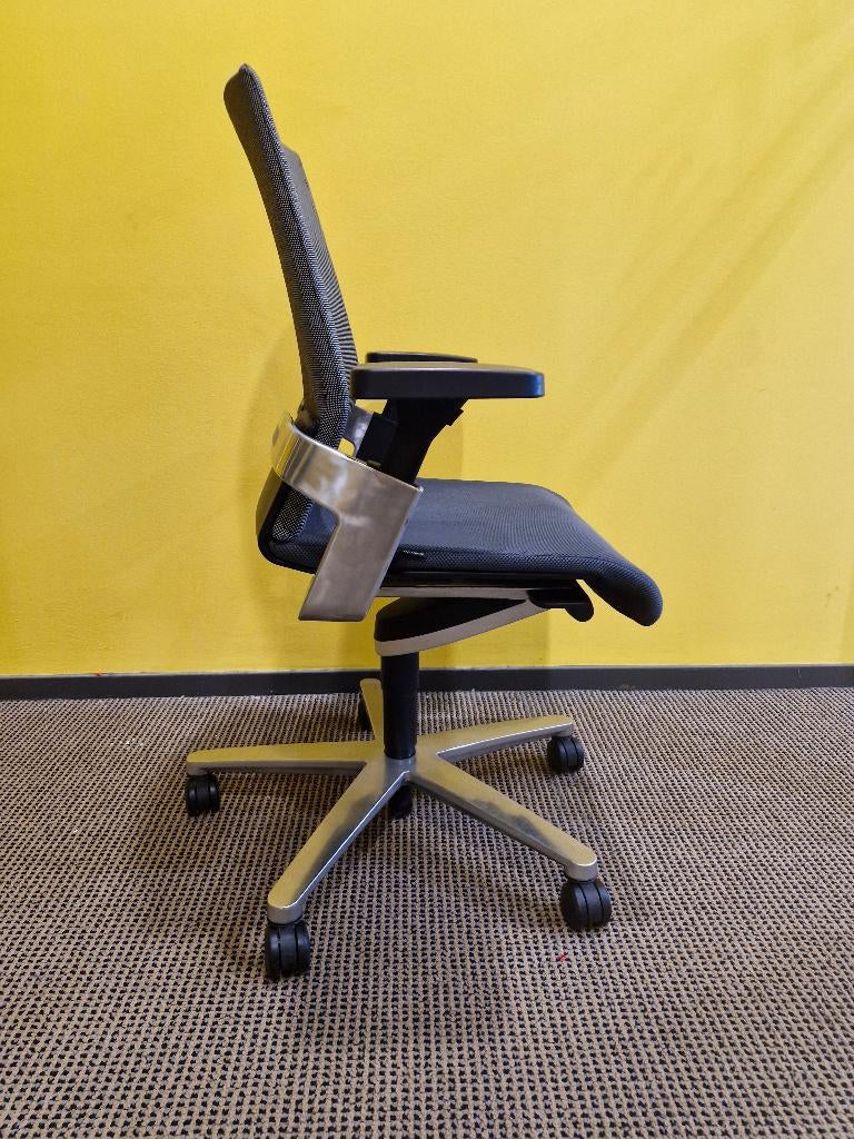 Wilkhahn 174/7 bureaustoel nieuwprijs 1053 euro excl.btw, Postbus, Zwart, Wilkhahn, Ophalen of Verzenden