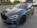 BMW 1-serie 118i M-Edition M-VELGEN PANO ALCANTARA CARPLAY N, 65 €/maand, Gebruikt, Met garantie (alle), Alcantara