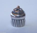 Pandora bedel cup cake met gouden kers op, 1 bedel, Ophalen of Verzenden, Zilver, Pandora