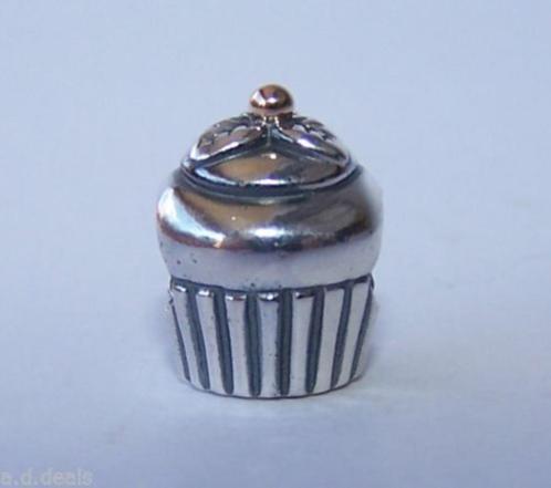 Pandora bedel cup cake met gouden kers op, Sieraden, Tassen en Uiterlijk, Bedels, Pandora, Zilver, 1 bedel, Ophalen of Verzenden
